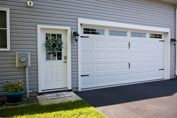 24/7 Emergency Garage Door Panel Replacement experts in Munroe Falls, OH